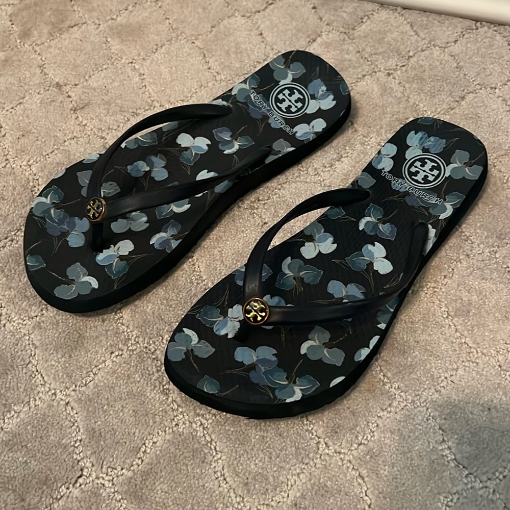 Navy women’s Tory Burch rubber sandals/flip flops